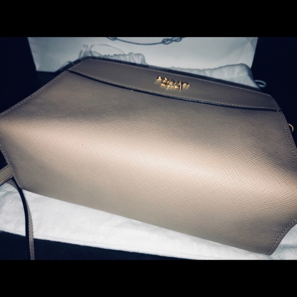 Saffiano leather shoulder bag - Picture 4 of 8